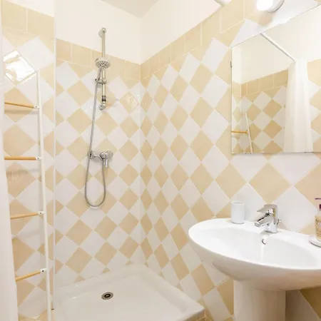 Laura By Interhome Gassin