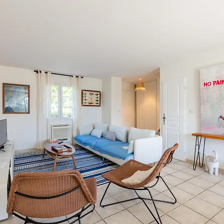 Laura By Interhome *